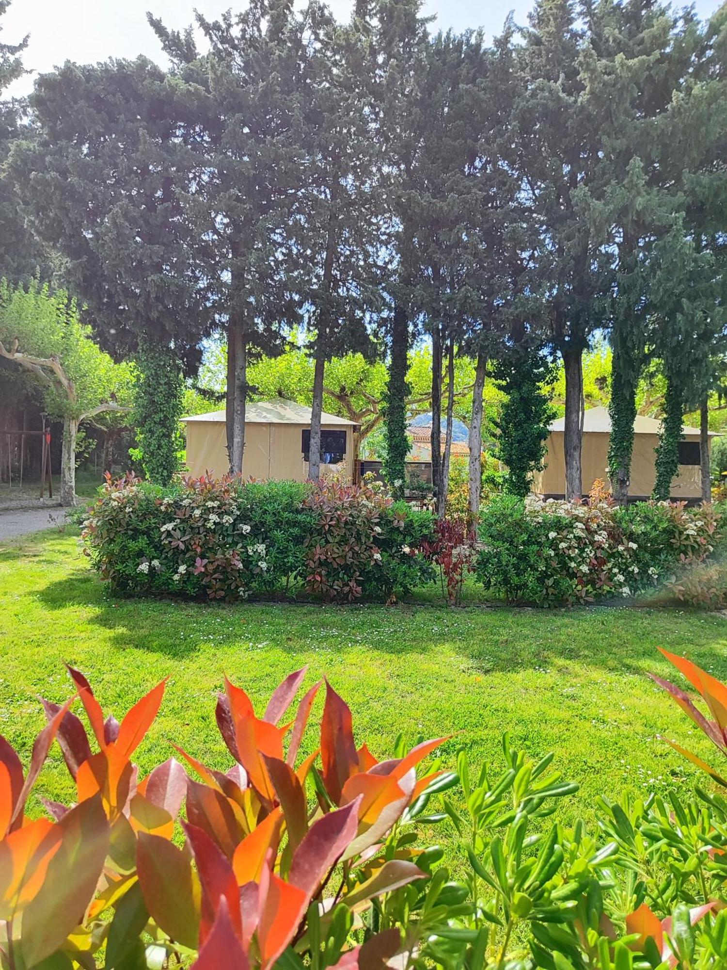 Camping Porte Des Alpilles By M.A Destination Glamping Saint-Étienne-du-Grès Exterior foto